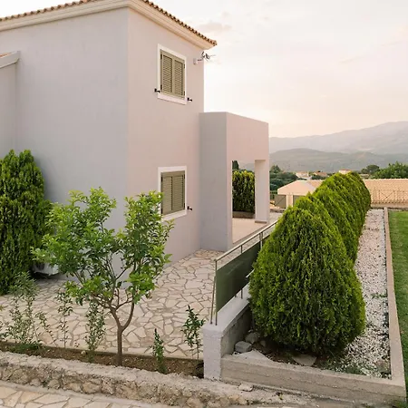 Вилла Vasilopoulos Residences - Emelia With Shared Pool Аргостолион