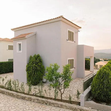 Vasilopoulos Residences - Emelia With Shared Pool Villa