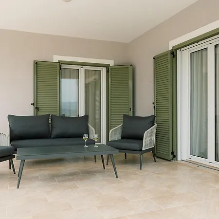Vila Vasilopoulos Residences - Emelia With Shared Pool *