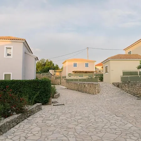 Vila Vasilopoulos Residences - Emelia With Shared Pool *